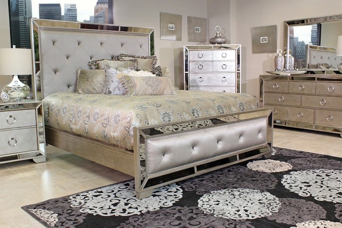 schlafzimmer deko ideen zimmerdesign in golden und silbern, teppich in schwarz mit blumenmotiven, grau, weiß
