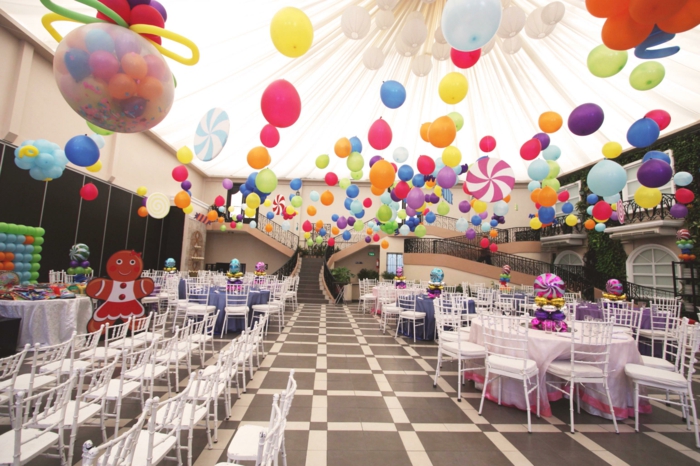 geburtstagsdeko kinder schätzen die bunte dekorationen wie baloons, candies, pinatas und clowns