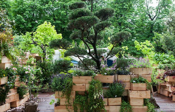 vertikaler Garten von Pflanzkübel aus Holz, günstige Gartengestaltung Ideen, Terrassendiele