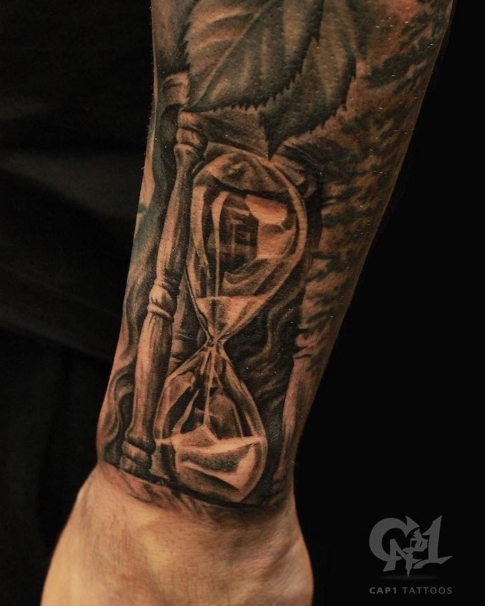 Tattoo unterarm mann kompass
