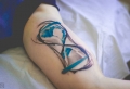 Sanduhr Tattoo – die Bedeutung dieses Vanitas Symbols