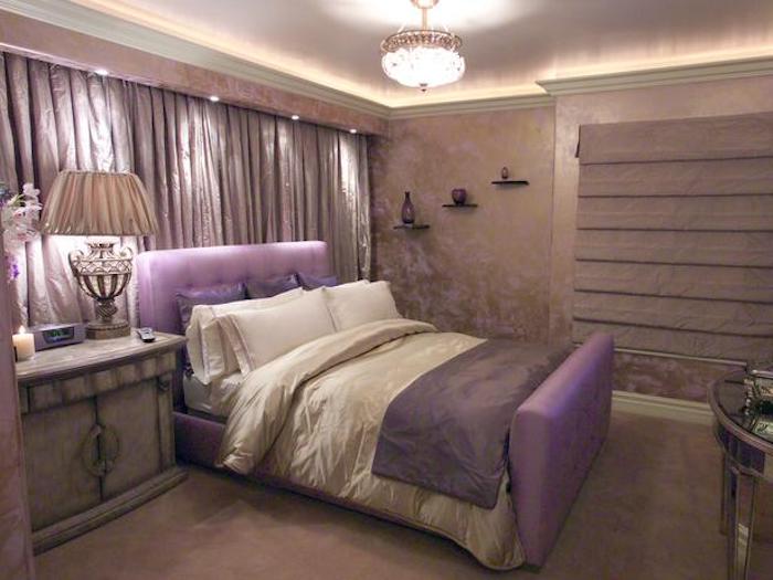 schlafzimmer gemütlich gestalten, beige, lila, violett, vorhänge, gelb, beleuchtung, helles zimmer