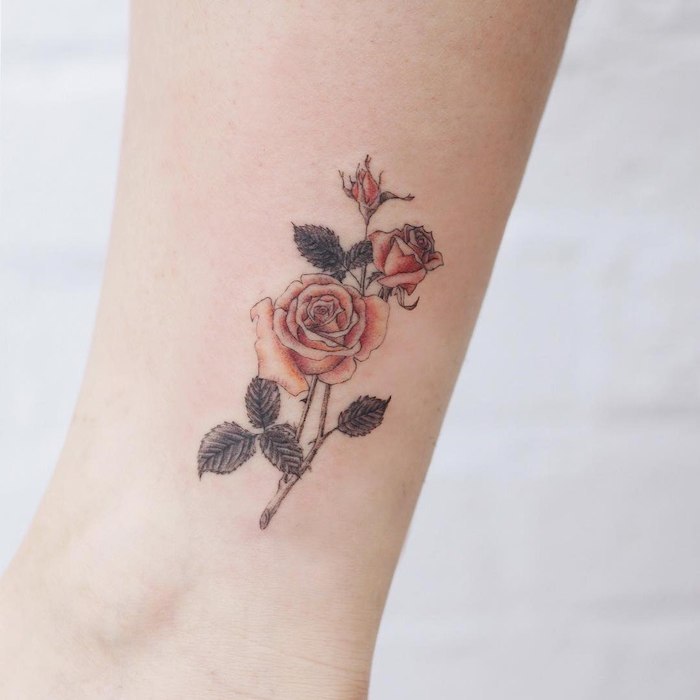 Frau bein tattoo banknatisi: Frauen Tattoo