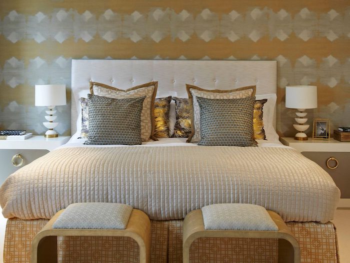 welche farben passen zusammen, goldene farbe eignet sich zu jedem interieur design, silbern, beige, grau, bett im schlafzimmer