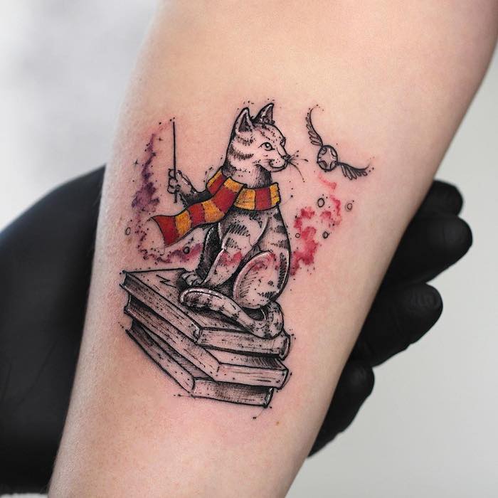 Katzen Tattoo, Harry Potter, Zauberstab und der goldene Schnatz, drei Bücher