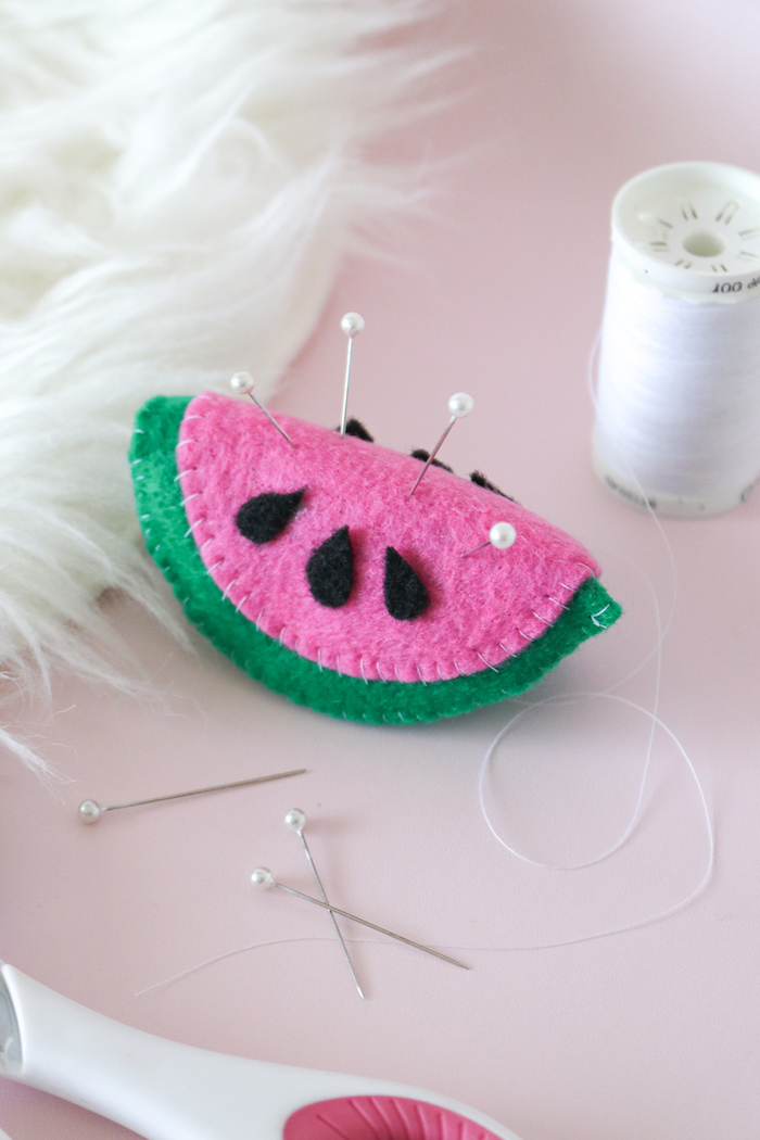 Wassermelone Nadelkissen selber nähen, kreative und leichte DIY Idee zum Nachmachen