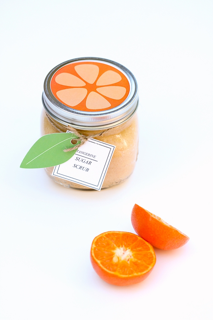 Peeling mit Zitrusfrüchten selbst herstellen und in Einmachglas aufbewahren, Aufkleber in Form von Orange ausdrucken