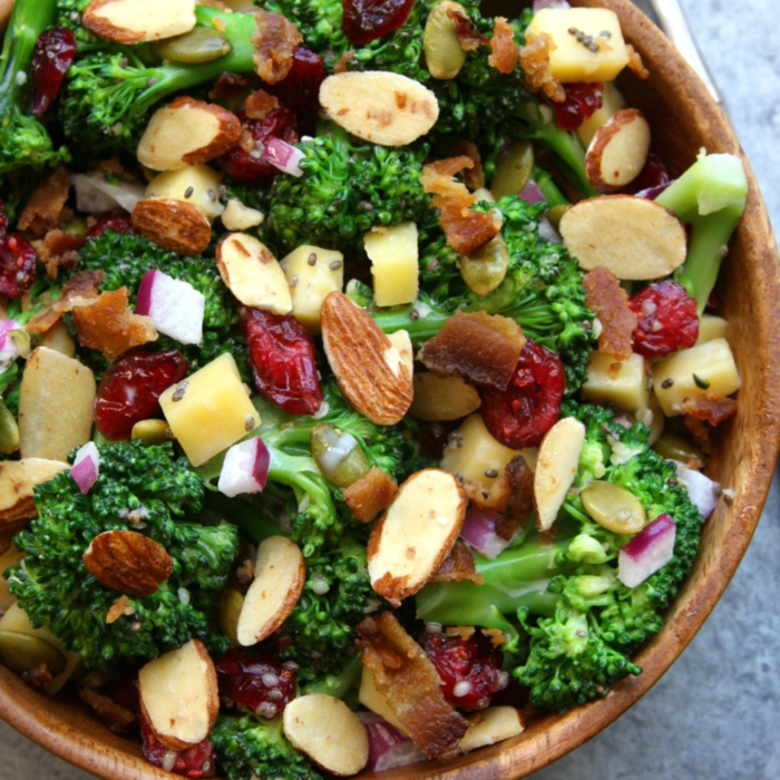Brokkoli Salat mit Nüssen und andere Zutaten, Sommersalate Rezepte
