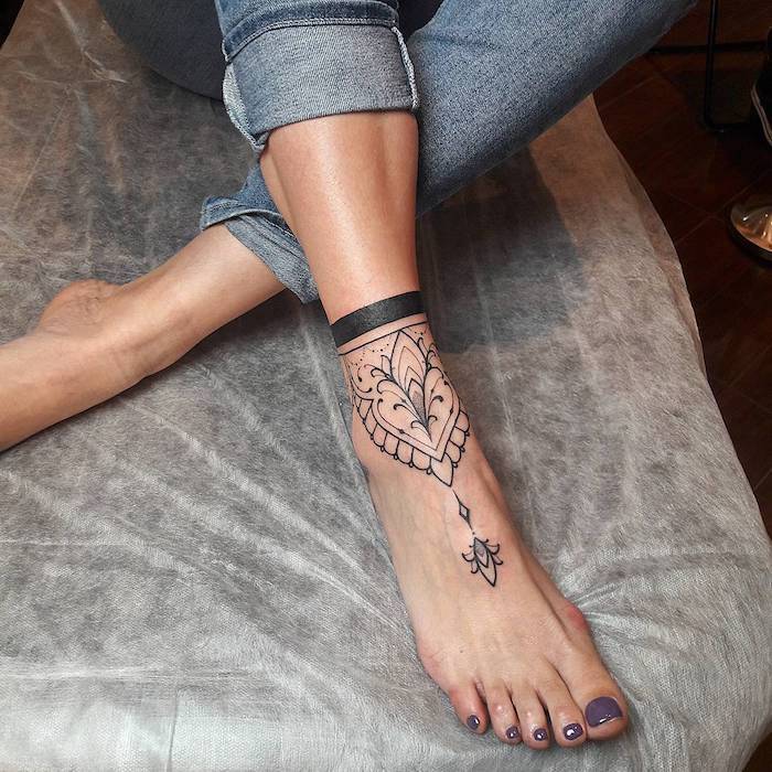 Bein tattoos frauen Tattoo Bilder