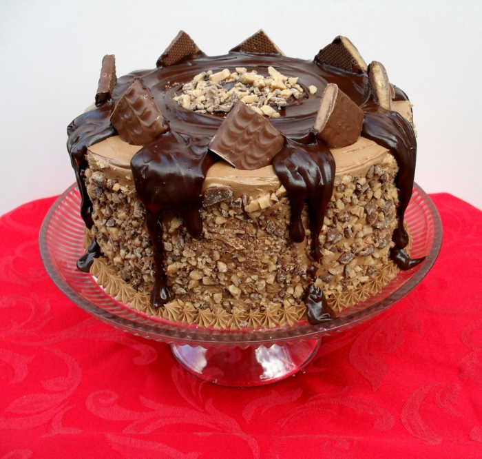 eine Wunder aus Schokolade, Toffifee Kuchen mit Kinderriegel als Dekoration