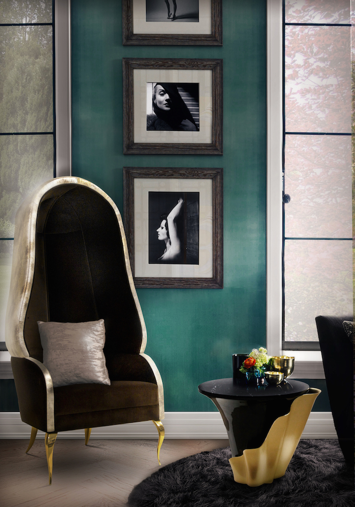 Wohnzimmer Einrichtungsideen, Wandfarbe Petrol, drei Bilder in Rahmen, schwarze Möbel