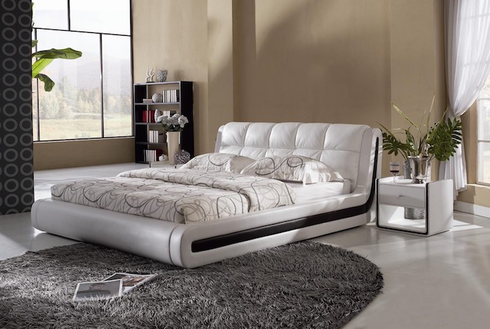wanddeko schlafzimmer idee, dezentes design beige wand, ruhige atmosphäre in dem schlafraum