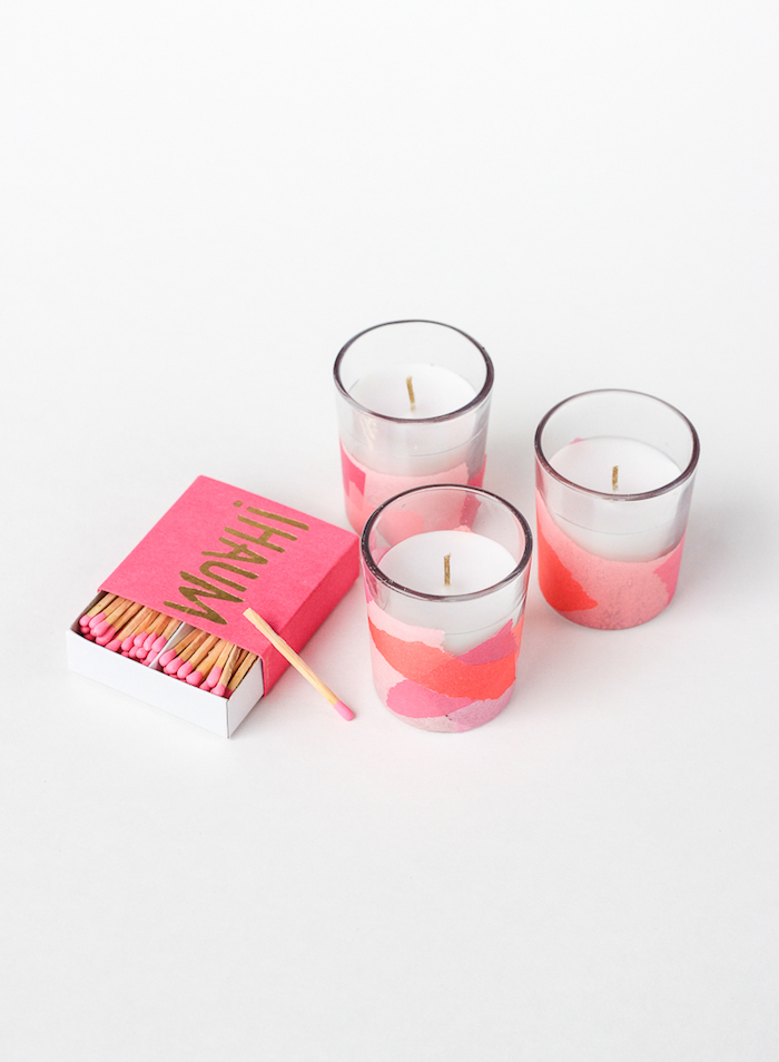 Kerzen selbst verzieren, mit Serviettentechnik, rosa Papier aufkleben