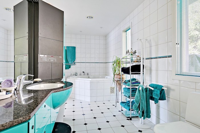 welche farbe passt zu grün oder blau im badezimmer, grau und weiß als hauptfarben werden vom grünen verziert