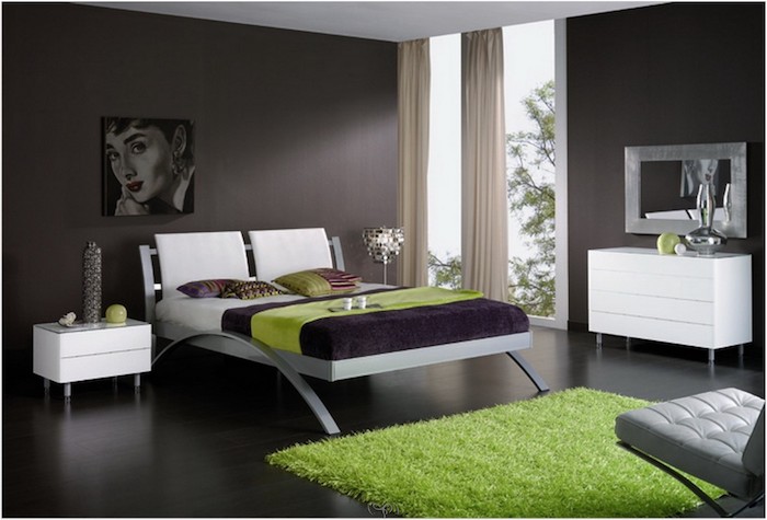 welche farbe passt zu grün, einrichtungsidee vom schlafzimmer in grau mit akzent auf dem grünen, traumteppic, wanddeko, bettwäsche