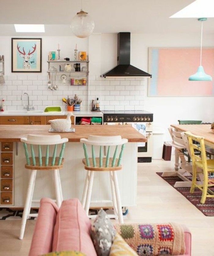deko elemente in der küchen, bilder esszimmer ideen, zwei stühle am barplott