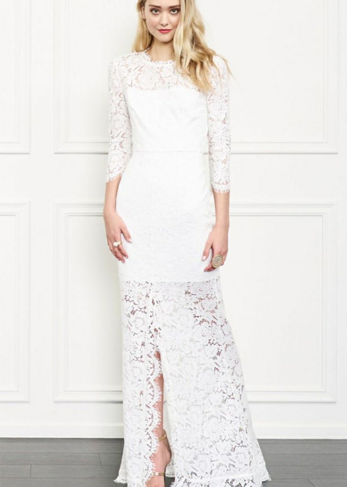 ein Spitzenkleid als Decke, darunter kurze schneeweißes Kleid, vintage Brautkleider