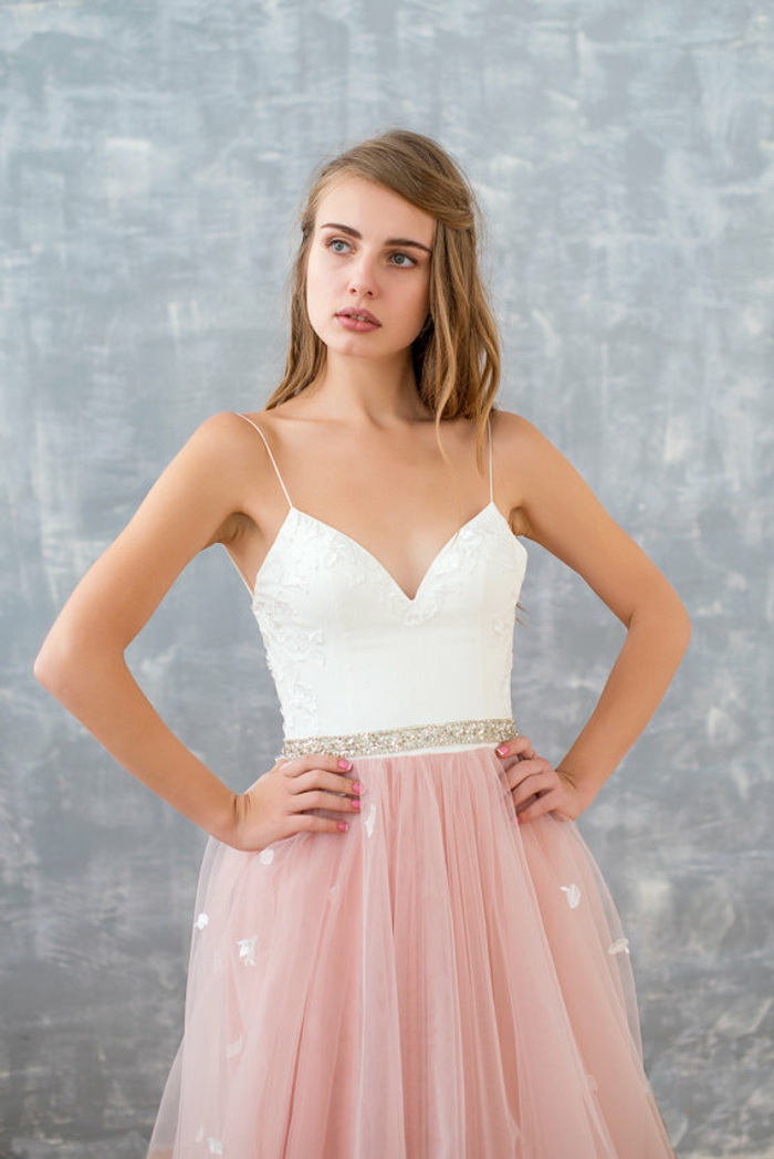 Boho Kleid Hochzeitsgast, herzförmiger Ausschnitt, rosa Rock, silberner Gürtel