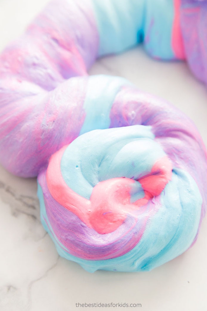 Fluffy Slime selber machen, Einhorn Schleim, in drei Farben, lila blau und rosa