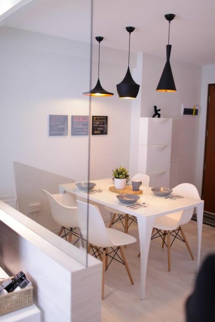 küchendesign, tisch für kleine küche mit vier sitzplätzen oder sechs, weißer tisch mit schwarzen elementen an der deko lampen und wandbilder