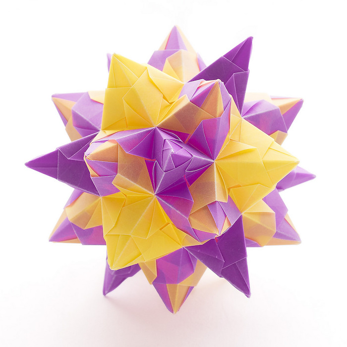 origami stern falten, ein großer bascetta stern falten mit gelben und violetten strahlen aus papier, basteln mit papier