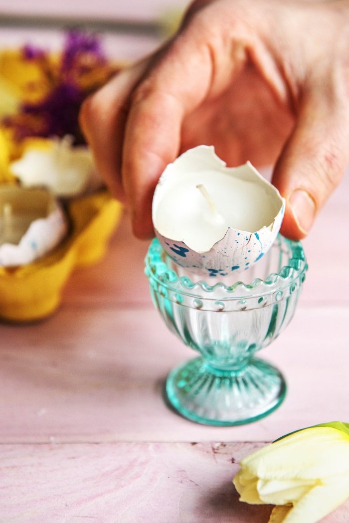 Osterkerzen aus Eier selber machen, kreative Idee für Tischdekoration