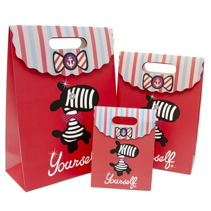 Geschenktüte falten, rote Papiertüten, kleine Zebras als Dekoration Aufschrift Yourself
