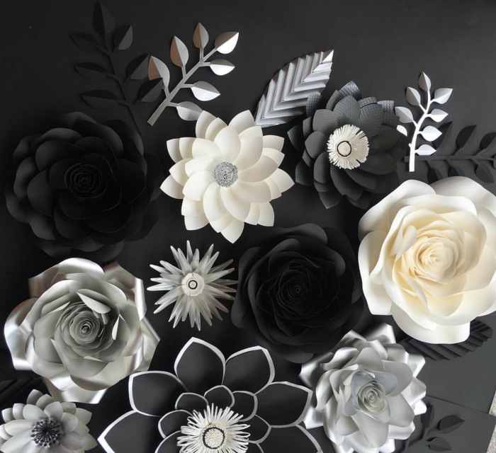 tischdeko 50 geburtstag, elegante deko in schwarz weiß und grau, kpnstliche blumen aus papier selber machen und sie färben