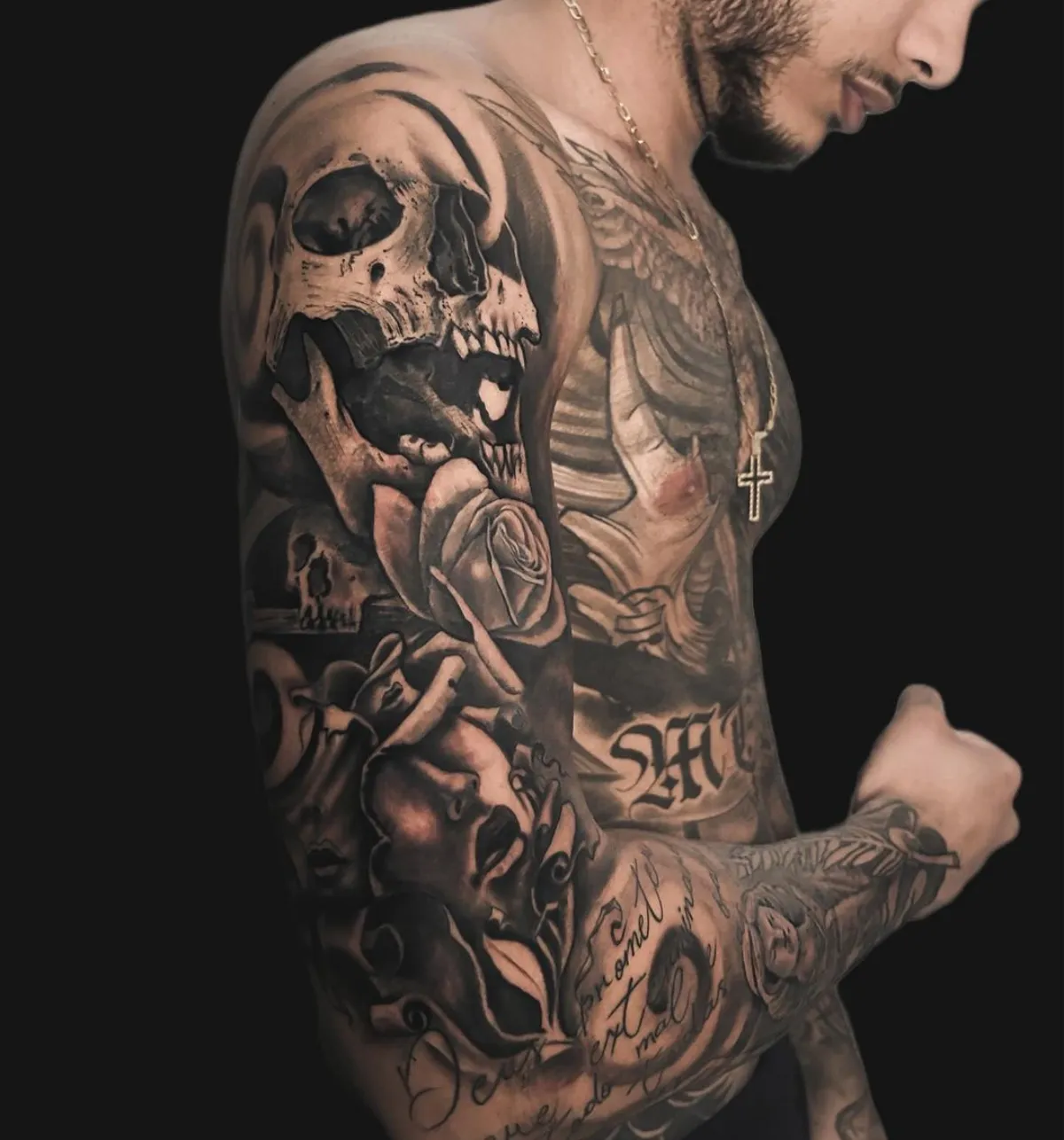 totenkopf tattoo fullsleeve realistisch design