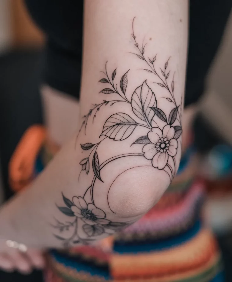 arm tattoo ellbogen kleine blumen