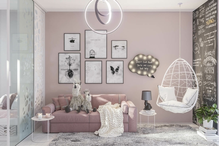 ein modernes Wohnzimmer, rosa mischen, kleine schwarz-weiße Bilder, grauer Teppich