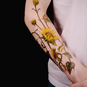 sonnenblumen tattoo am unterarm farbiges design