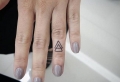 Finger Tattoo: Über 70 coole Motive und ihre Bedeutung