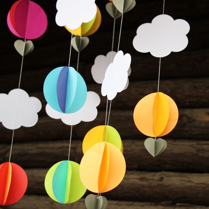deko heißluftballon, diy mobile mit ballons und wolken, basteln mit papier
