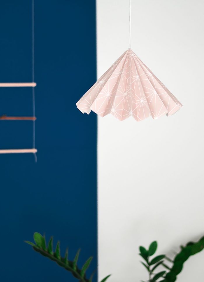 deko selber machen, diy lampenschirm aus papier, geometrische hängelampe, tutorial