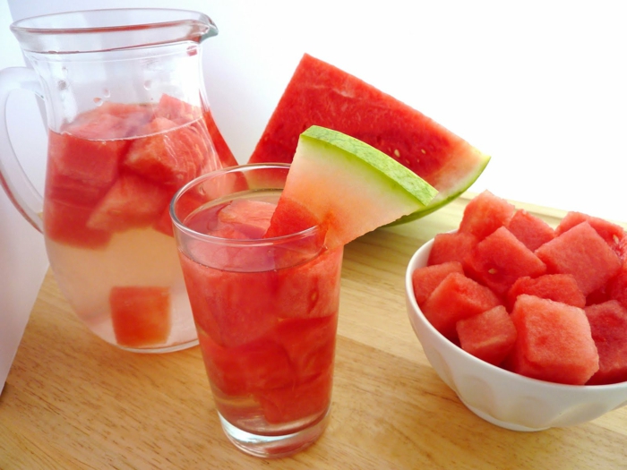 Detox Getränk, Wassermelone Saft und Wassermelone Stücke, Gerichte zum Annehmen
