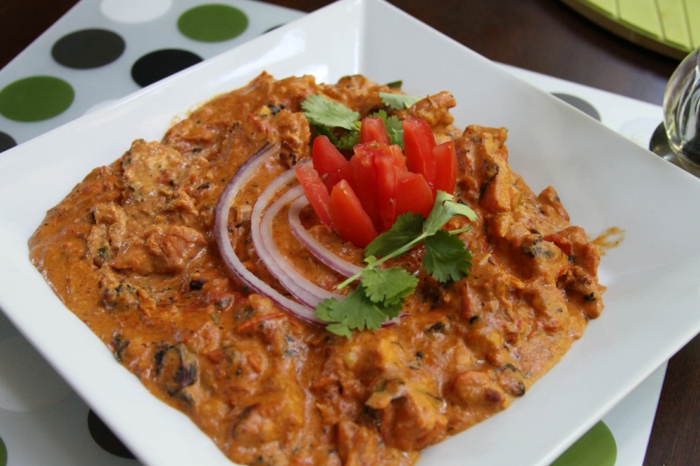 indische gesunde Gerichte, Curry Chicken, ein Curry Soße und geschmackvolle Hühnchenhappen
