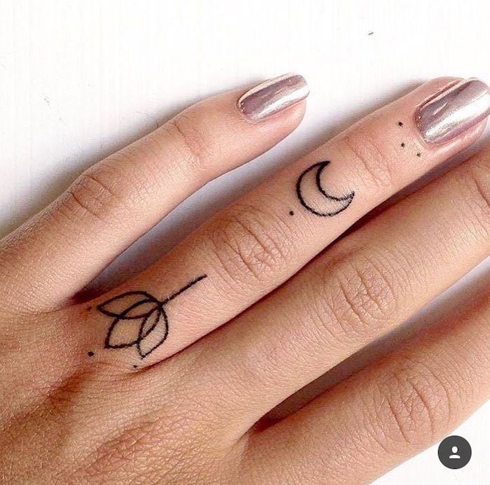 Zwei kleine Tattoos am Ringfinger, Lotus und Mond, Metallic Nagellack 