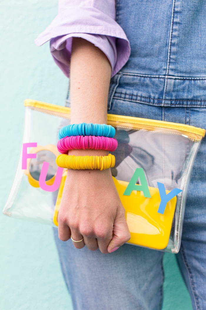 Bunte Armbänder mit Kreisen aus Papier, DIY Geschenk für Freundin, coole Bastelideen