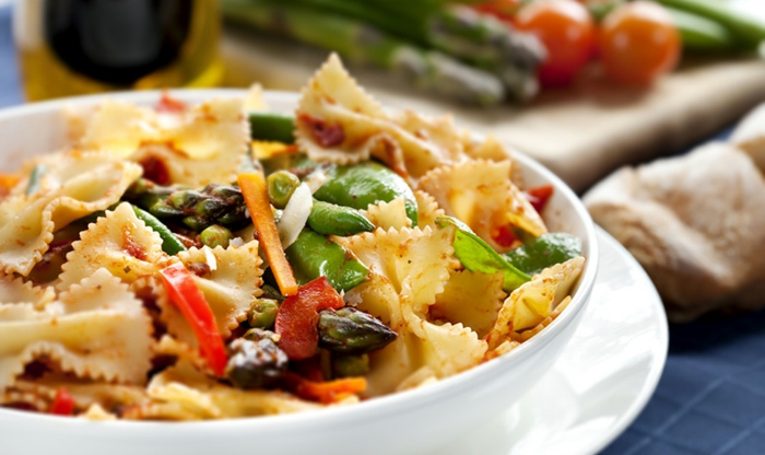 gesunde ernährung tipps zum entlehnen, pasta, nudeln mit gemüse, vegetarische vorspeisen und hauptgerichte mit hohem eiweisgehalt