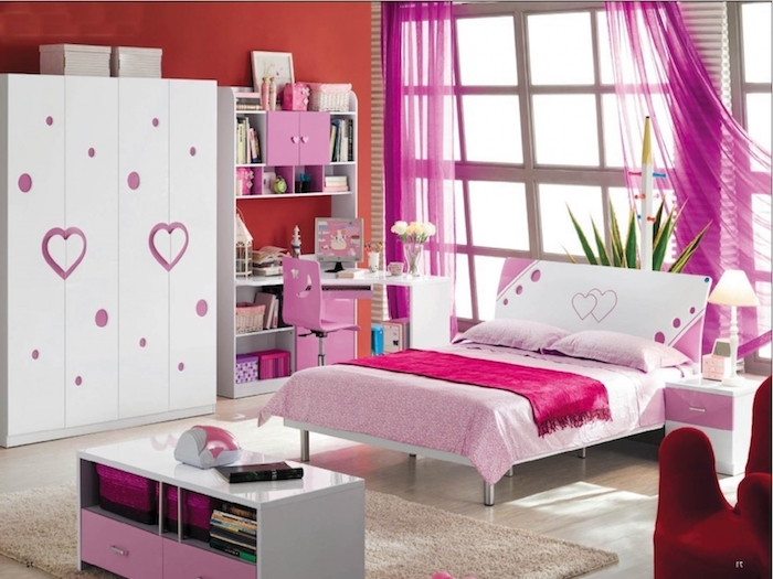 jugendzimmer für mädchen, möbel set in weiß mit rosa herzen, großer kleiderschrank
