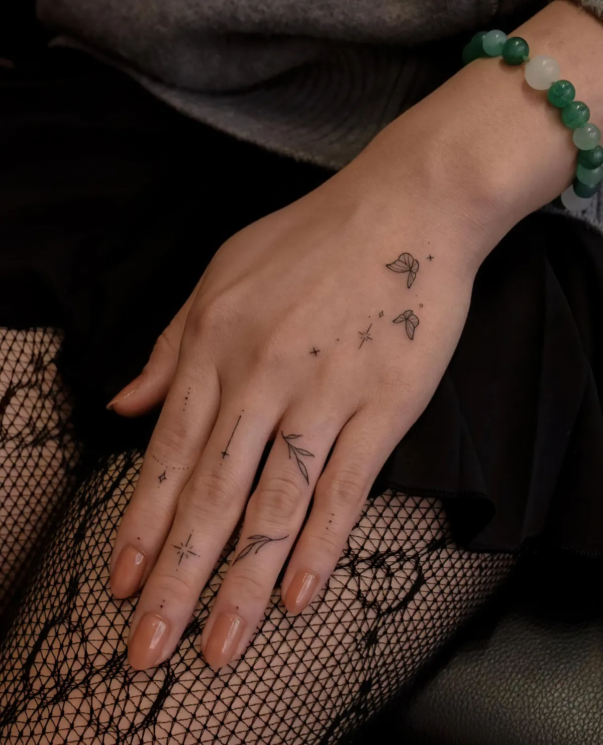 kleine hand tattoos schmetterlinge frauen tattoos