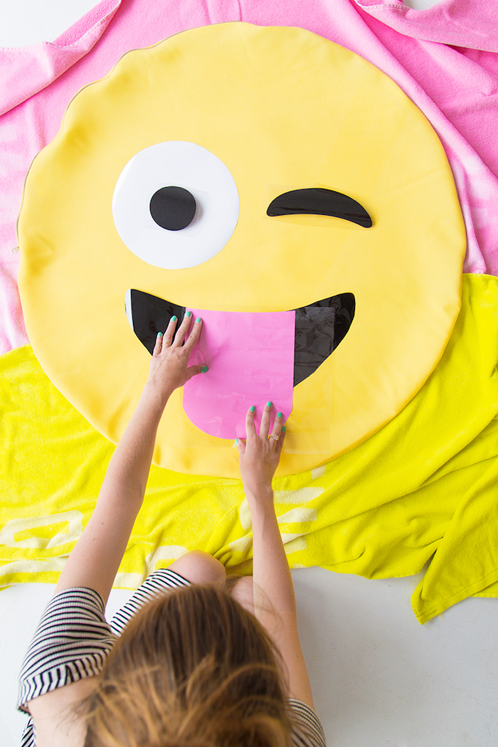 Emoji Kissen selber nähen und bedrucken, DIY Anleitung in ein paar Schritten, Ideen für selbstgemachte Geschenke