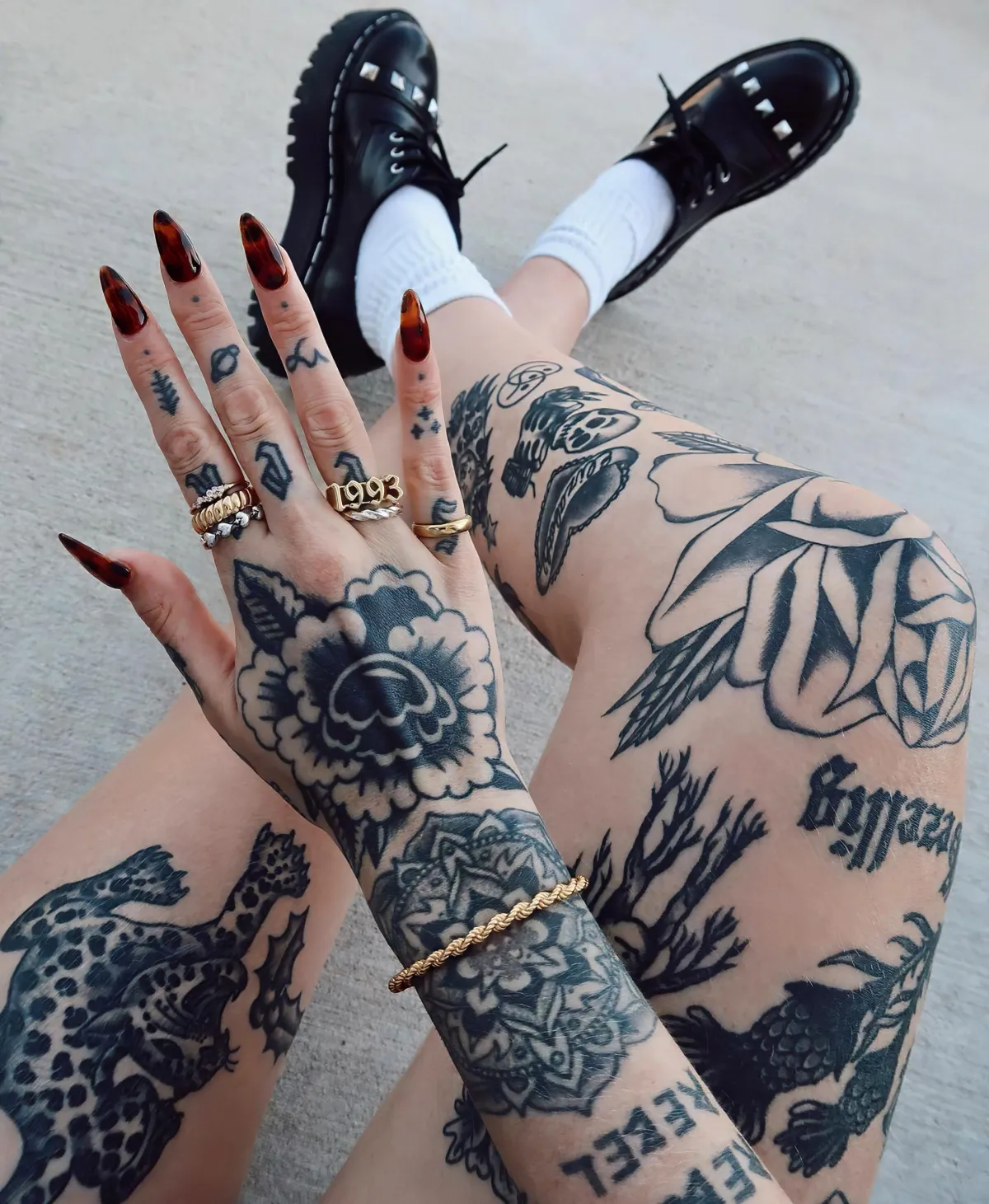 tattoos am arm und am bein mandala tattoo blumen tattoos