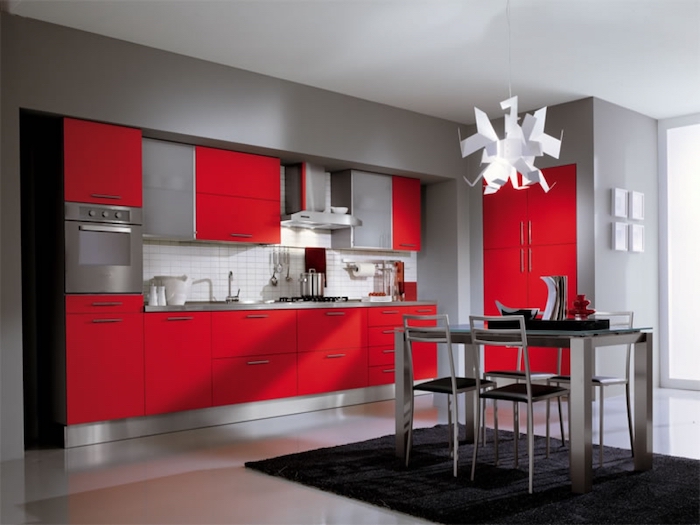 welche farbe passt zu grau, rote küche, weiße pendelleuchte, kücheneinrichtung