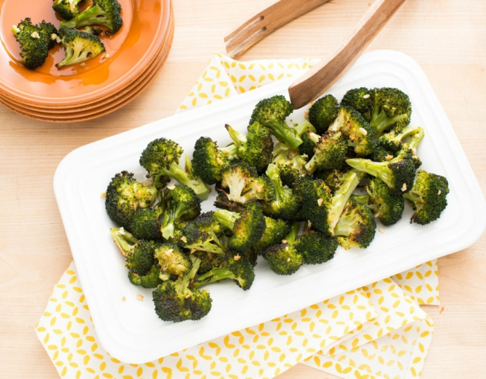 gesunder ernährungsplan, kalorienarmes essen, das viel eiweis hat brokkoli sind die beste lösung