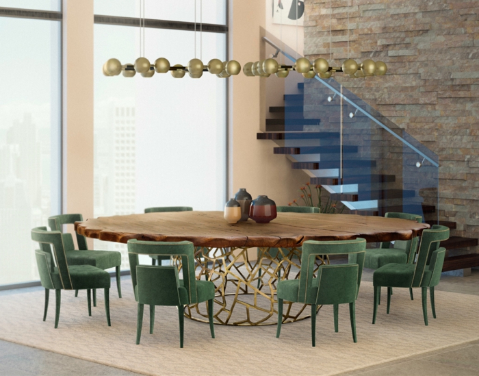 moderne deko landhausstil, großer runder tisch, brett aus holz und goldene beine, kreatives design, grüne stühle, viele kleine lampen anstelle von lüster