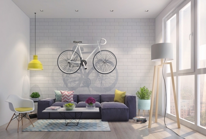 gemütliches wohnzimmer im skandinavischen design, schönes flair mit einem fahrrad an der wand, kompakte, smart einrichtung