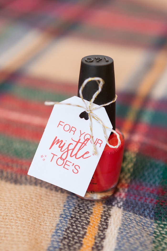 Roter Nagellack mit Anhänger, mit Faden befestigt, Ideen für kleine Geschenke für Hochzeitsgäste