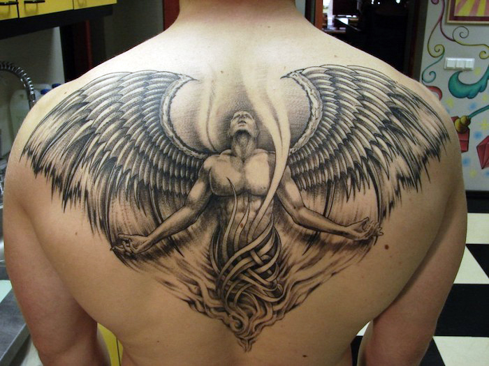 tattoo engel, tätoiwerung am rücken stechen lassen, 3d körperkunst